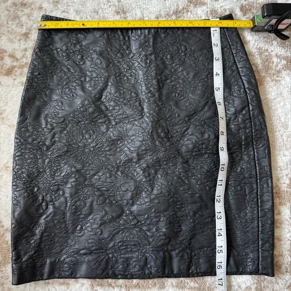 Dynamite Black Skirt XS A-Line Embellished Faux leather Mini - Picture 5 of 6